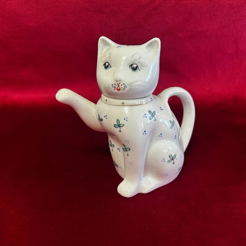 Vintage Chinese Lucky Paw Cat Teapot