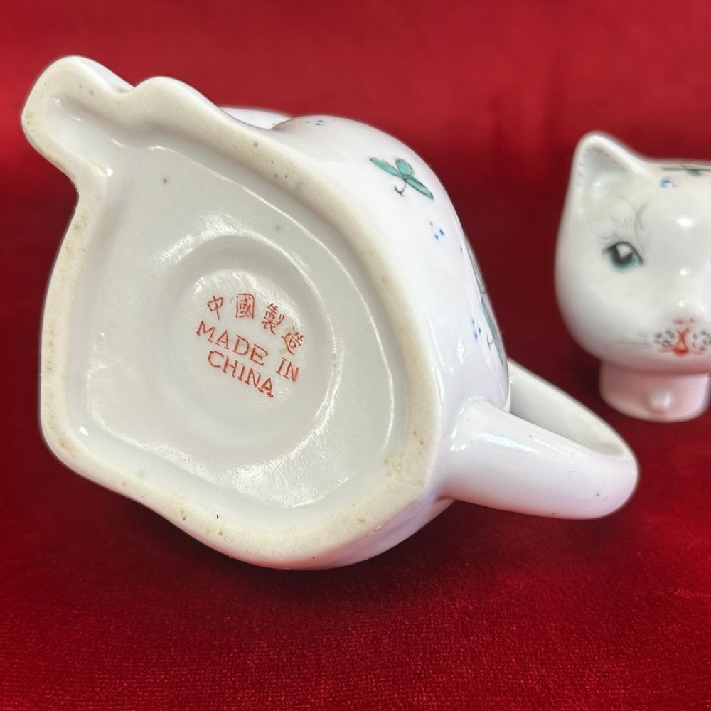 Vintage Chinese Lucky Paw Cat Teapot